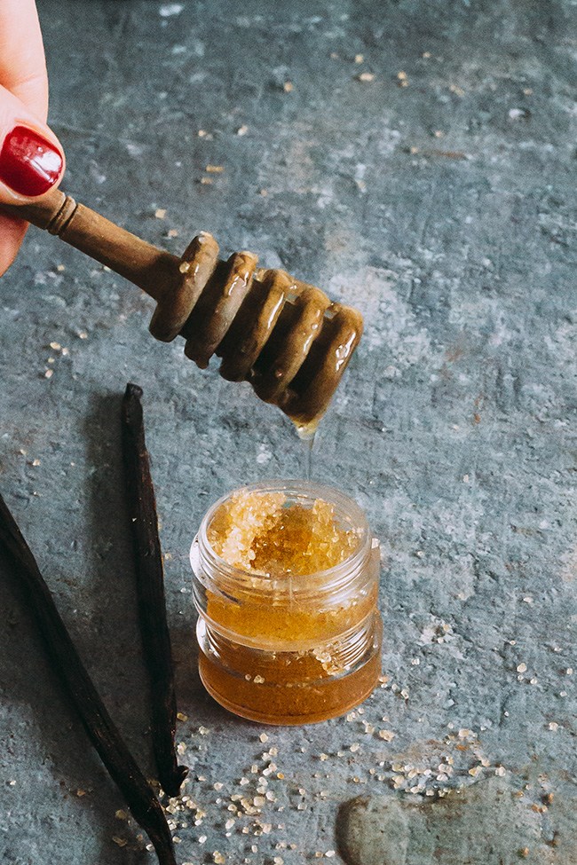 vanilla-honey-lip-scrub