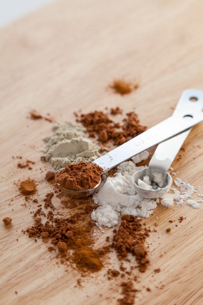 Make Your Own Natural Mineral Clay Eyeshadow